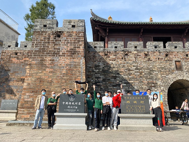 大鵬古城團建合照