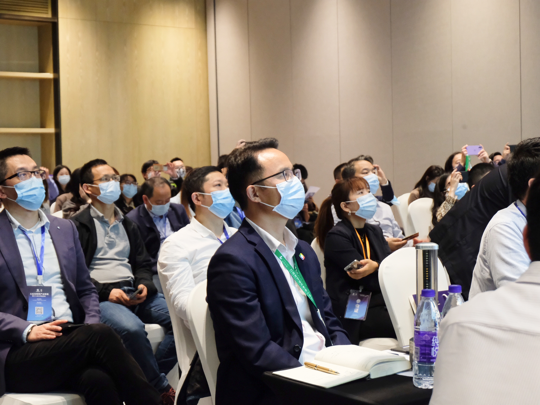 參加寶安區龍頭會議 參加寶安區龍頭會議