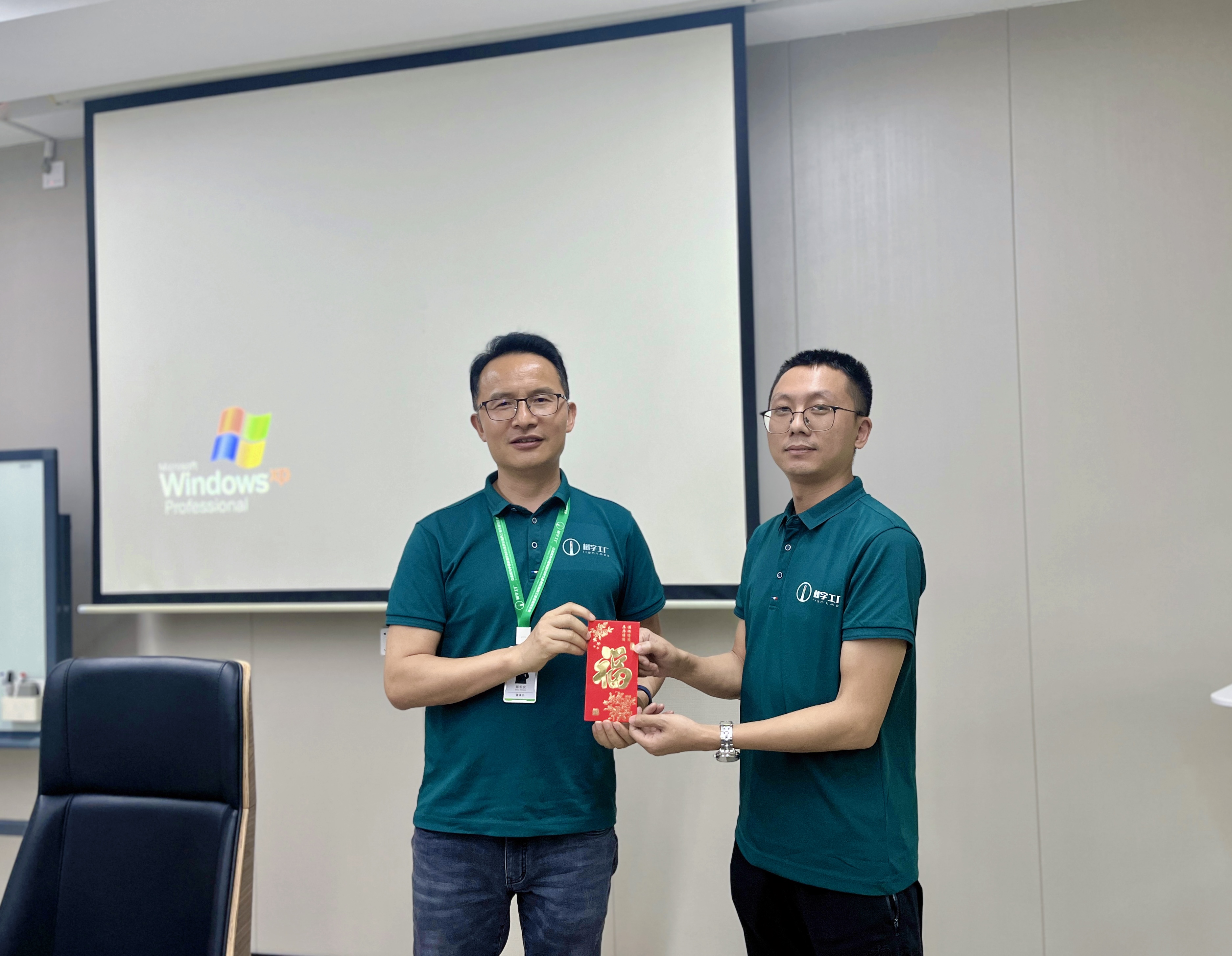 99164ebd5b10d18570726b64a2f357d